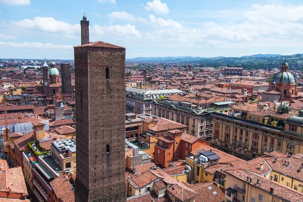 BOLOGNA, ITALY, 2 мая 2015 года. Вид сверху на старый город — стоковое фото