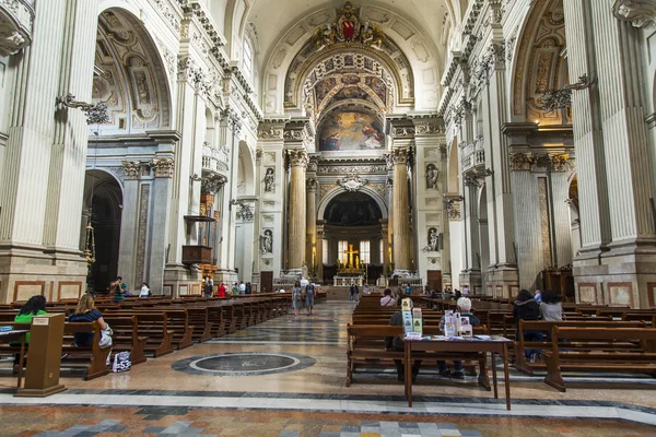 Bologna, Italien, den 2 maj 2015. Inre möbler av en domkyrka — Stockfoto