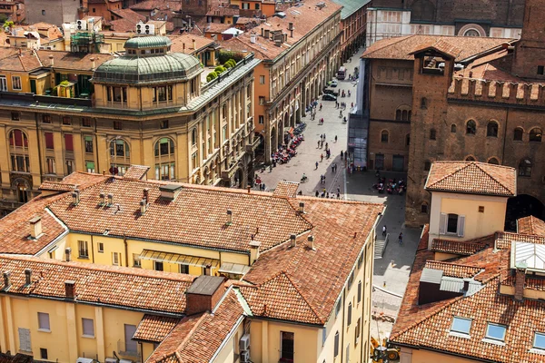 2 Mayıs 2015 tarihinde, Bologna, İtalya. Üstten Görünüm kırmızı eski şehir çatılar — Stok fotoğraf