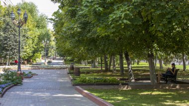 Pushkino, Rusya, 11 Ağustos 2015 tarihinde. Yaz öğleden sonra şehir manzarası