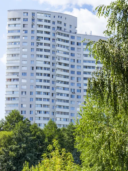 Pushkino, Federacja Rosyjska, na 11 sierpnia 2015. Architektoniczne fragment nowego domu multystoried — Zdjęcie stockowe