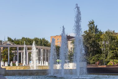 Pushkino, Rusya, 11 Ağustos 2015 tarihinde. Şehir manzarası yaz öğleden sonra. Şehrin orta kısmında bir görünümünü
