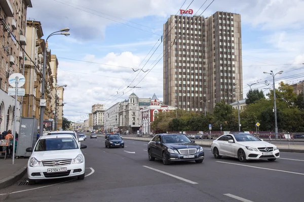 MOSCOW, RÚSSIA, em 19 de agosto de 2015. Paisagem urbana. Rua Krasnoprudnaya . — Fotografia de Stock