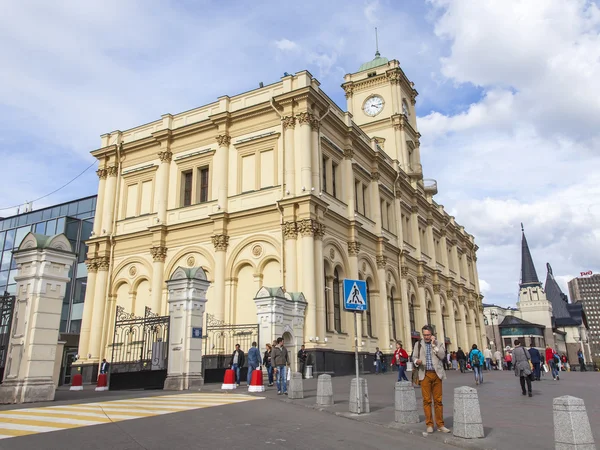 MOSCOW, RUSSIA, on AUGUST 19, 2015. The Leningrad station - one of nine railway stations and the oldest station of Moscow. — Stock Photo, Image