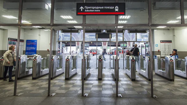 MOSCOW, RÚSSIA, em 19 de agosto de 2015. Estação Kazan. O corredor de uma saída para trens locais — Fotografia de Stock