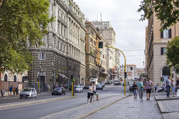 Řím, Itálie, na 25 srpnu 2015. Typické městské krajiny v letního odpoledne — Stock fotografie