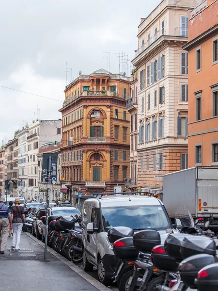 Rome, Italië, op 25 augustus 2015. Typische stad landschap in de Zomermiddag — Stockfoto