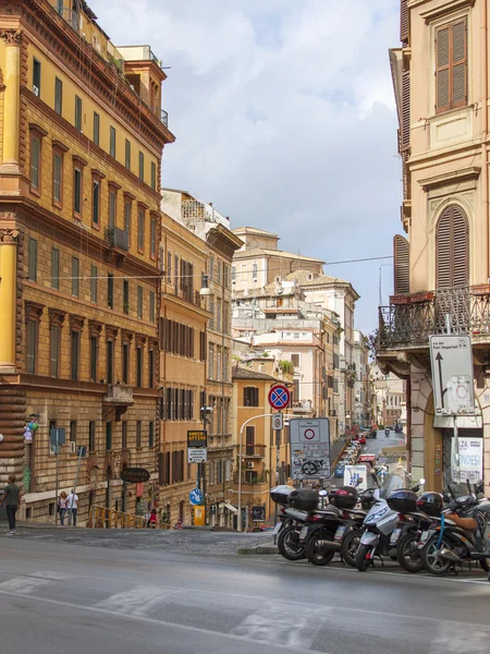 Rome, Italië, op 25 augustus 2015. Typische stad landschap in de Zomermiddag — Stockfoto