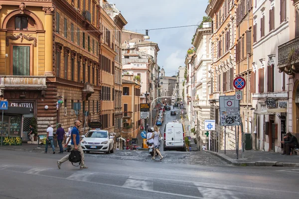 Rom, Italien, den 25 augusti 2015. Typiska stadslandskapet sommaren på eftermiddagen — Stockfoto