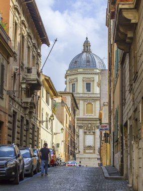 25 Ağustos 2015 tarihinde, Roma, İtalya. Tarihi kentin pitoresk sokakta