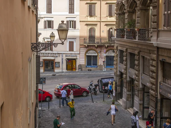 ROME, ITALY, on AUGUST 25, 2015. The picturesque street in historical part of the city — Stock Photo, Image