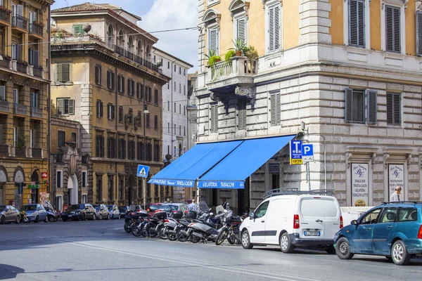 Rome, Italië, op 25 augustus 2015. Typische architectonische details van historische stad gebouw. — Stockfoto