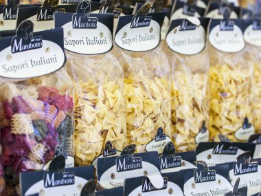 ROME, ITALY, on AUGUST 25, 2015. City market. Spaghetti in packages on a show-window of shop