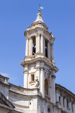 25 Ağustos 2015 tarihinde, Roma, İtalya. Sant' - Agnese - ın-Agone (Agone, ital. S. Agnese zırh. Agone içinde Sanctae Agnetis) - itibari kilise Navon meydanında. Mimari Detaylar