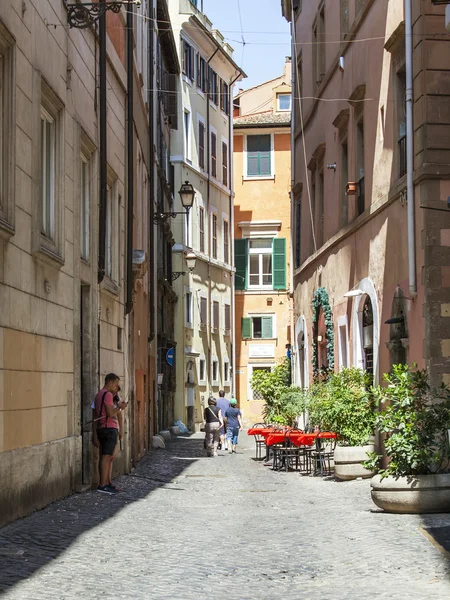 Rome, Italië, op 25 augustus 2015. Schilderachtige stad straat. — Stockfoto