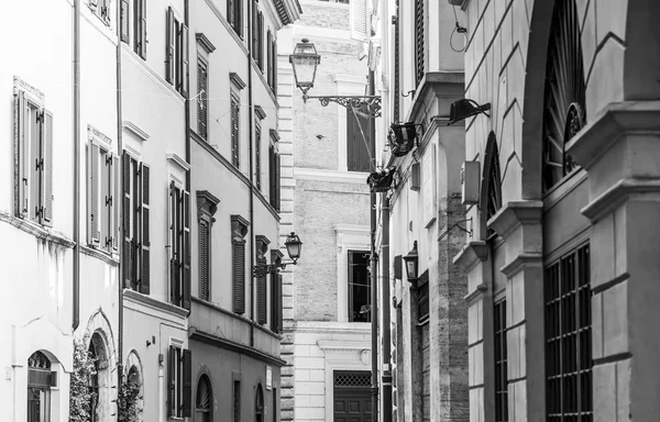 ROMA, ITÁLIA, em 25 de agosto de 2015. Rua pitoresca da cidade . — Fotografia de Stock