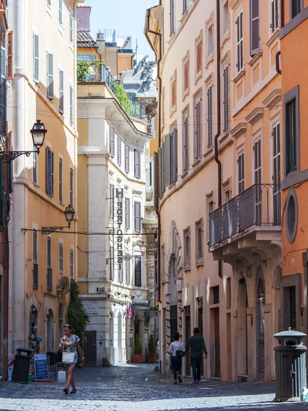 Rom, Italien, den 25 augusti 2015. Pittoresk stad gata. — Stockfoto