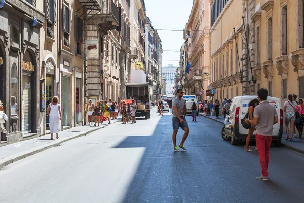 ROME, ITALY, on AUGUST 25, 2015. Typical city view at sunny day — Zdjęcie stockowe