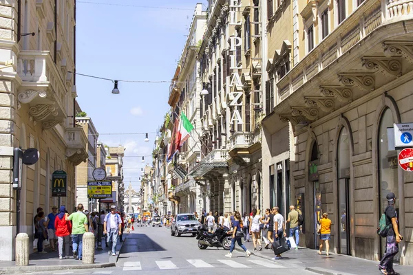 ROME, ITALY, on AUGUST 25, 2015. Typical city view at sunny day — Zdjęcie stockowe