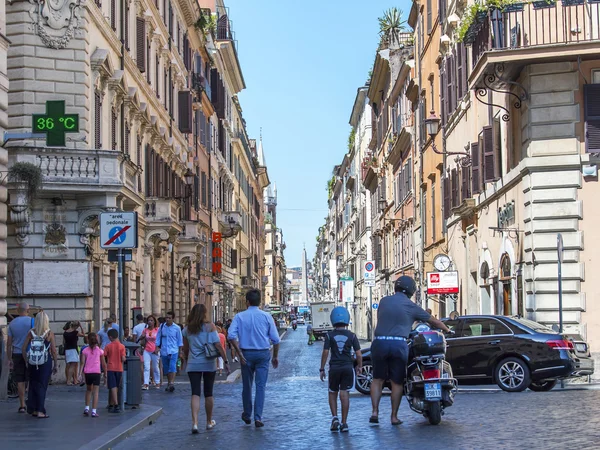 ROME, ITALY, on AUGUST 25, 2015. Typical city view at sunny day — Stok fotoğraf