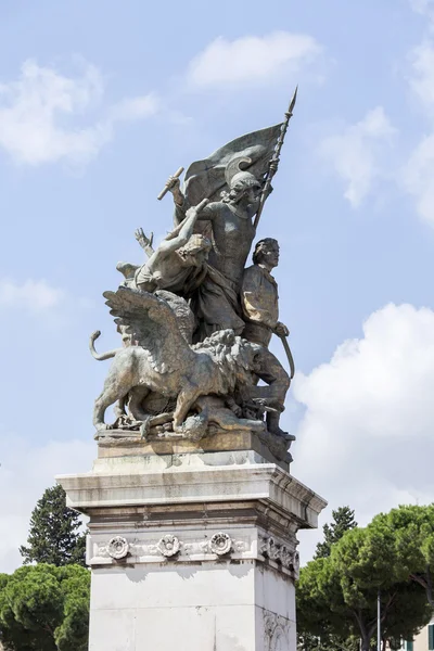 ROMA, ITÁLIA, em 25 de agosto de 2015. Um monumento na praça de Veneza — Fotografia de Stock