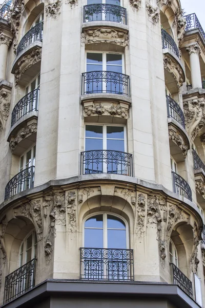 Париж, Франція, по 26 серпня 2015 року. Фрагмент фасаду будівлі на на вельможа бульварі. — стокове фото