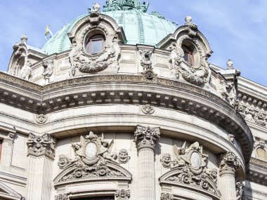 26 Ağustos 2015 tarihinde, Paris, Fransa. Opera Garnier binasının mimari detaylar