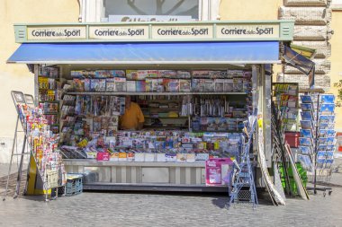 25 Ağustos 2015 tarihinde, Roma, İtalya. Booth, ticaret gazete, Multimedya ve süreli yayınlar