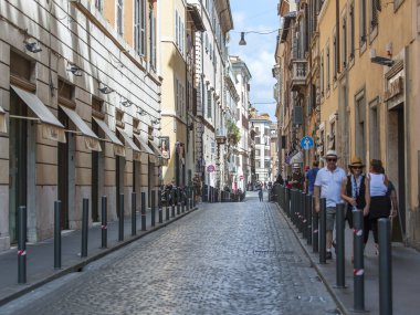 25 Ağustos 2015 tarihinde, Roma, İtalya. Pitoresk şehir manzarası. Dar eski sokak