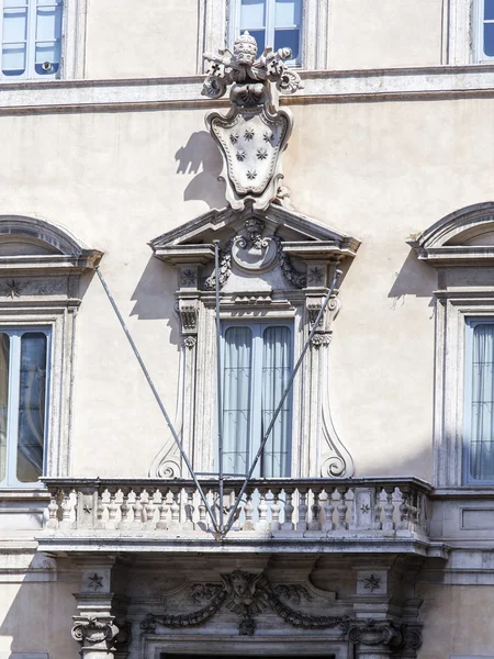 ROME, ITALY, on AUGUST 25, 2015. Typical architectural details of historical city building — Stock Photo, Image