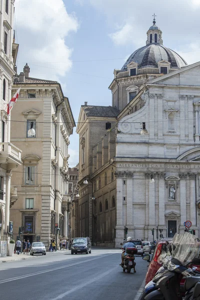 ROME, ITALY, on AUGUST 25, 2015. Picturesque city landscape. Narrow old street — Stock Photo, Image