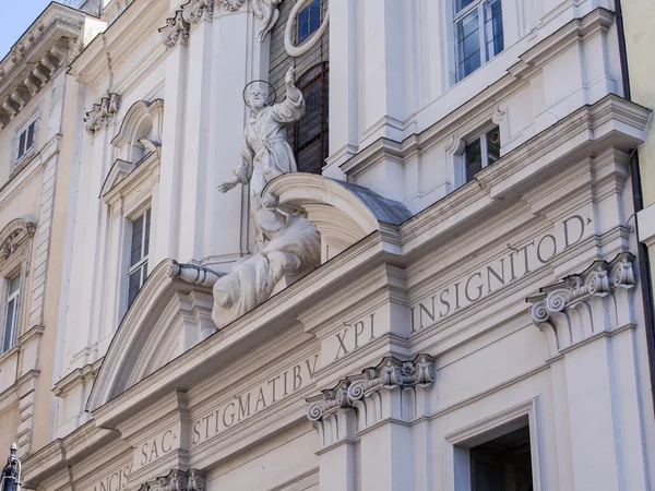 Rome, Italië, op 25 augustus 2015. Architecturale decor van een oude kathedraal — Stockfoto