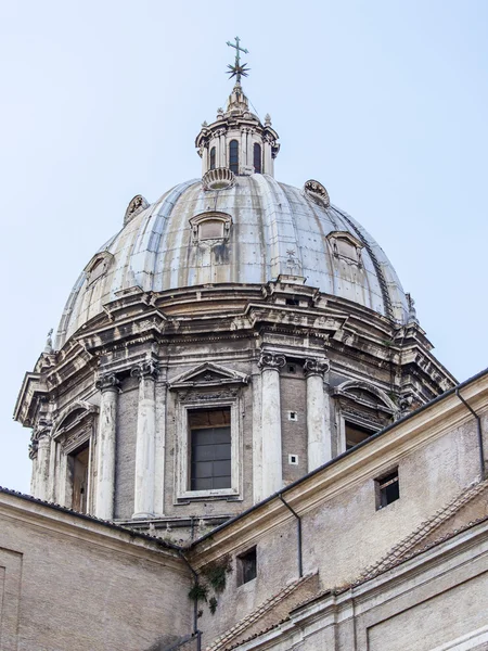 ROMA, ITALIA, 25 de agosto de 2015. Decoración arquitectónica de una antigua catedral —  Fotos de Stock