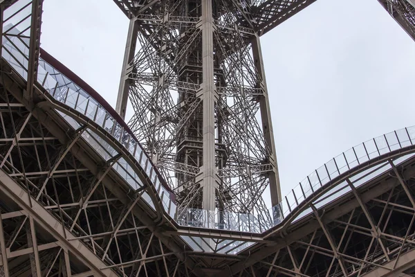 PPARIS, FRANCE, on SEPTEMBER 1, 2015. Fragment of a design of the Eiffel Tower. The Eiffel Tower is one of the most visited and recognizable sights of the world — Stock Photo, Image
