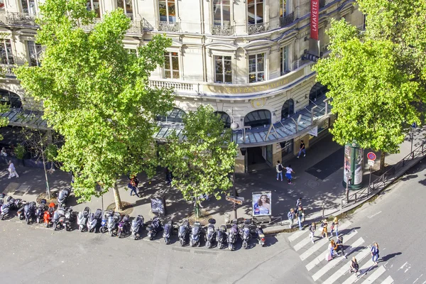 PARIS, FRANÇA, em 26 de agosto de 2015. Paisagem pitoresca da cidade. A vista superior de uma plataforma de pesquisa — Fotografia de Stock