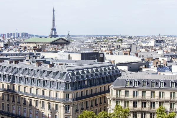 PARIS, FRANCE, on AUGUST 26, 2015. The top view from a survey platform on roofs of buildings in historical part of the city — Stock Photo, Image