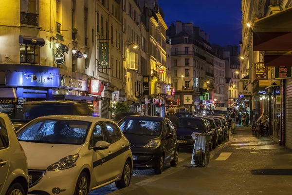París, Francia, 26 de agosto de 2015. Pintoresco paisaje de la ciudad por la noche — Foto de Stock