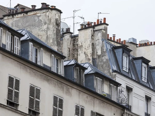 Párizs, Franciaország, a szeptember 29-én 2015-ig. Jellegzetes építészeti épületek a város történelmi részén. — Stock Fotó