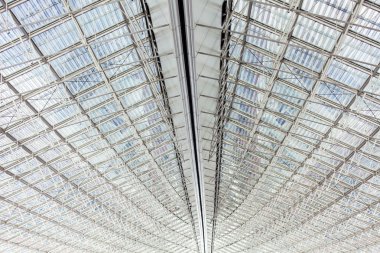 Paris, Fransa, 1 Eylül 2015 tarihinde. Havaalanı Charles de Gaulle Terminal tavan tasarımı