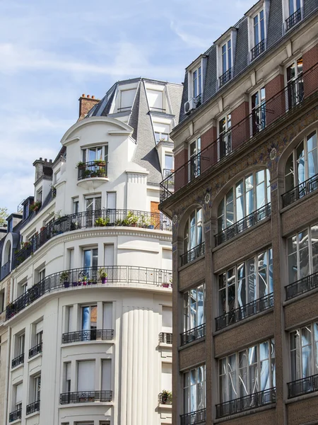 Paris, france, am 28. september 2015. typische architektur einer fassade des gebäudes — Stockfoto