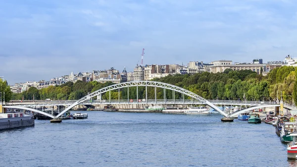 Parigi, Francia, il 29 settembre 2015. Paesaggio urbano. Veduta della Senna e del Ponte Bersi (costruito nel 1831-1832) ) — Foto Stock