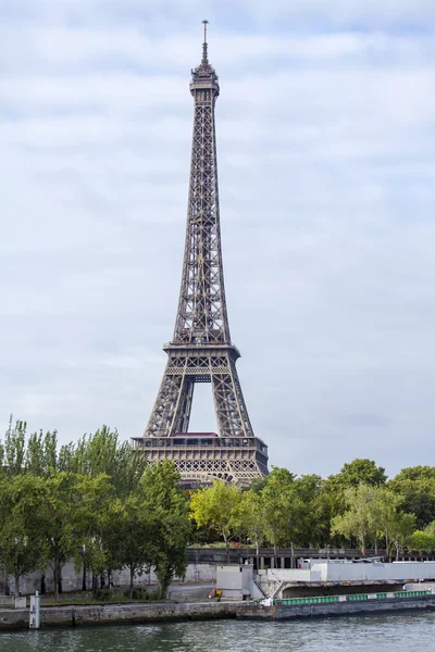 Paris, franz, am 29. september 2015. eine stadtlandschaft mit dem eiffelturm. — Stockfoto