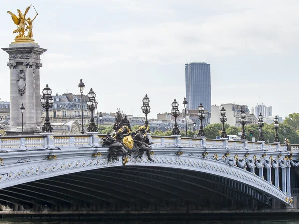 29 Eylül 2015 tarihinde, Paris, Fransa. Alexander III Köprüsü — Stok fotoğraf