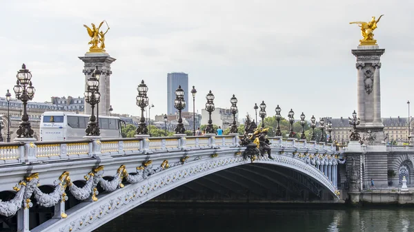 29 Eylül 2015 tarihinde, Paris, Fransa. Alexander III Köprüsü — Stok fotoğraf
