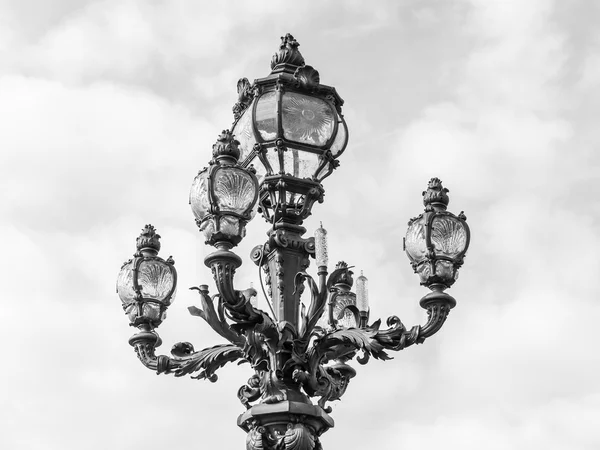 PARIS, FRANCE, on SEPTEMBER 29, 2015. A decorative streetlight on Alexander III Bridge — Stock Photo, Image