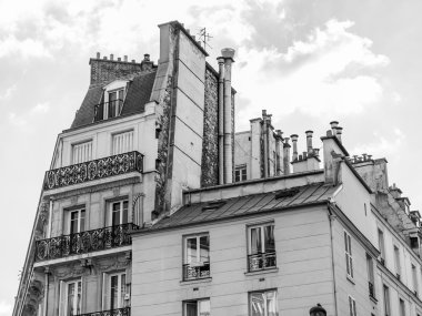 Paris, Fransa, 28 Eylül 2015 tarihinde. Boulevard büyük bina cephe tipik mimari