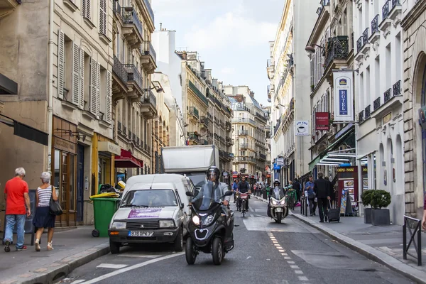 PARIS, France, le 29 SEPTEMBRE 2015. Paysage parisien. Rue typique de la ville . — Photo