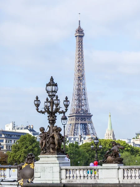 PARÍS, FRANCIA, 29 de septiembre de 2015. Un paisaje urbano con la Torre Eiffel . — Foto de Stock
