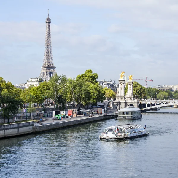 Párizs, Franciaország, a szeptember 29-én 2015-ig. A város táj, az Eiffel-torony. — Stock Fotó