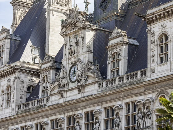 Párizs, Franciaország, a szeptember 29-én 2015-ig. Az épület a város városháza. Építészeti részlet — Stock Fotó